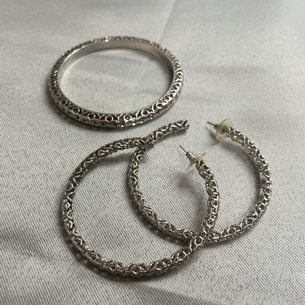 Kendra Scott earrings and bracelet